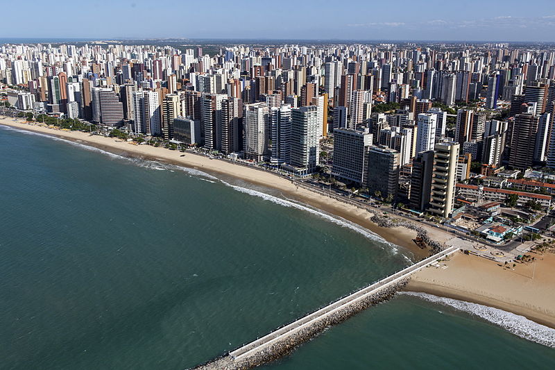Orla onde fica hospedagem em Fortaleza/Foto: Wikimedia Commons