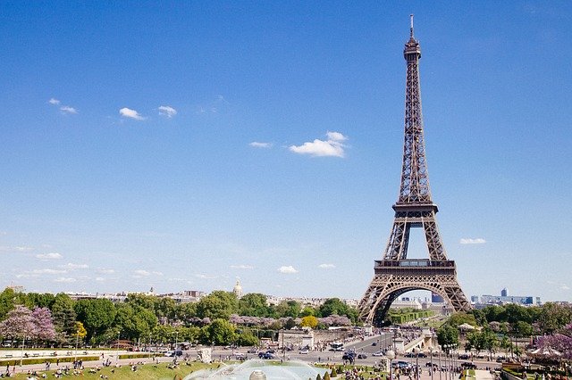 Torre Eiffel em Paris durante o dia/ Foto: Pixabay