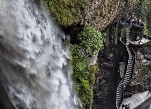 Conheça a Pailón del Diablo, uma das cachoeiras mais surpreendentes do mundo e como visitá-la