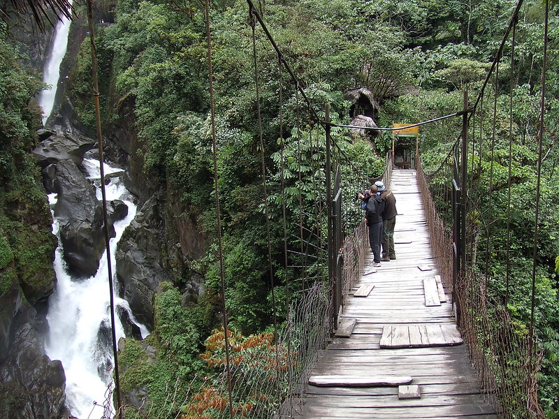 Ponte suspensa do lado esquerdo do Pailón del Diablo/Foto: Flickr