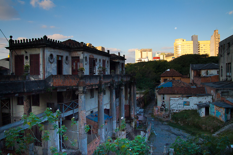 Veja como era a Vila Itororó antes da reforma/Foto: Wikimedia Commons e Caros Barretta