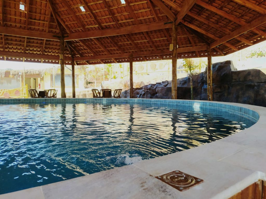  Aproveite as piscinas cobertas e aquecidas do local/Foto: Divulgação