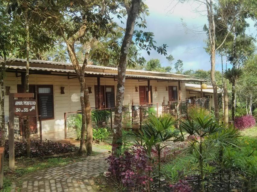 Com chalés confortáveis, este hotel é um dos favoritos entre os viajantes/Foto: Booking