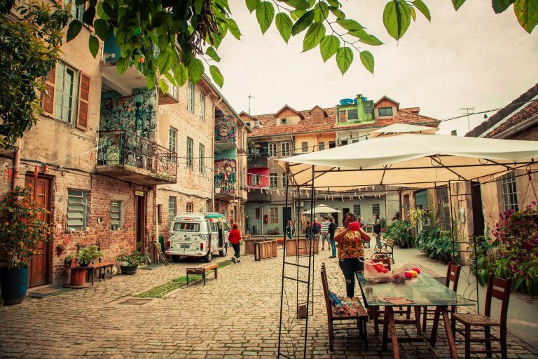vila flores em porto alegre, um espaço arquitetônico que lembra as casas da alemanha, na europa