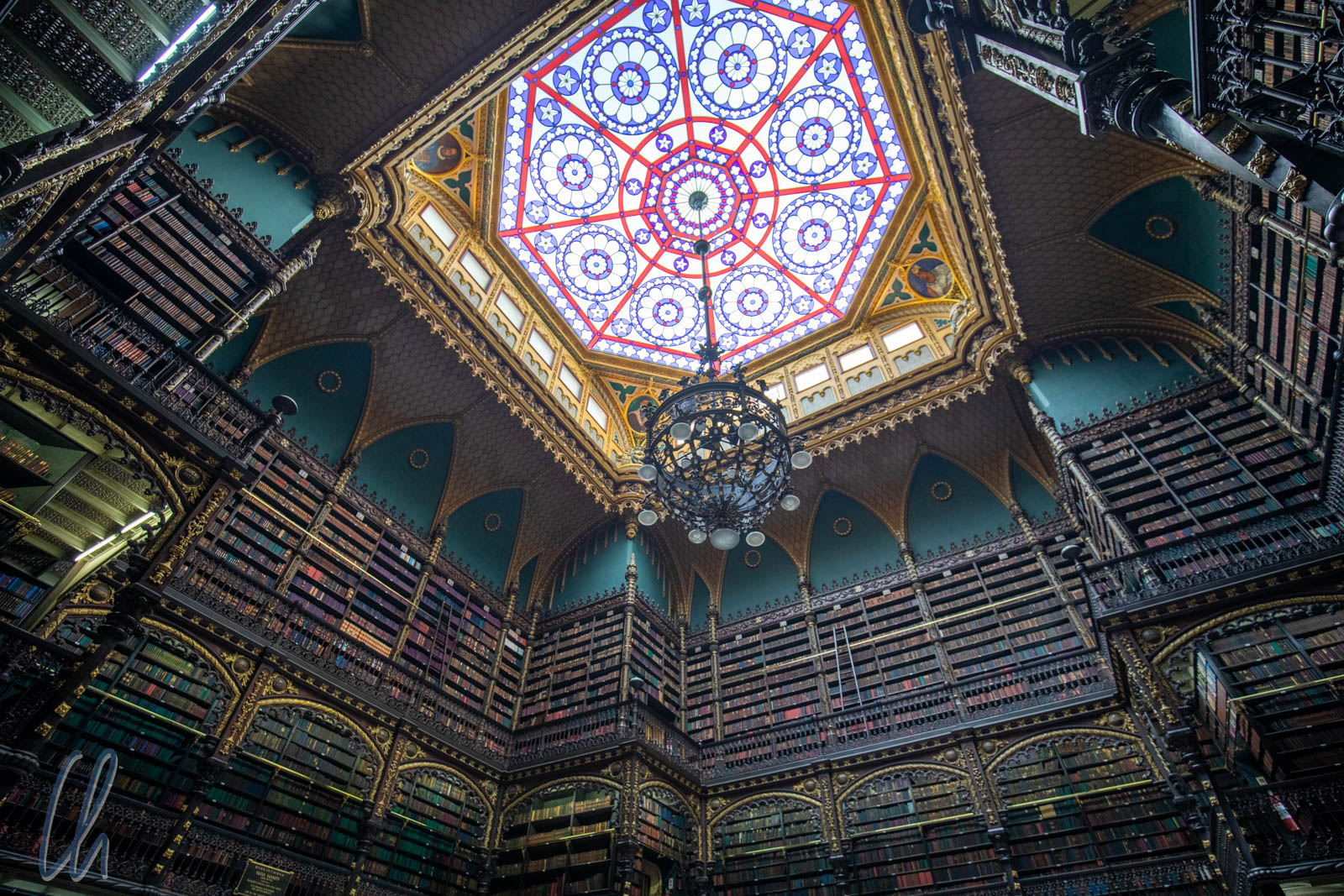 Real Gabinete Português: uma das bibliotecas mais lindas do mundo fica no RJ