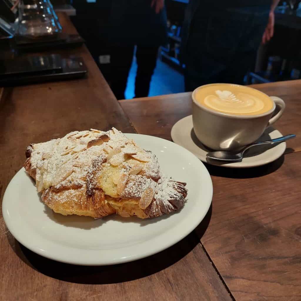 10 cafeterias em Curitiba para apreciar sem limitações