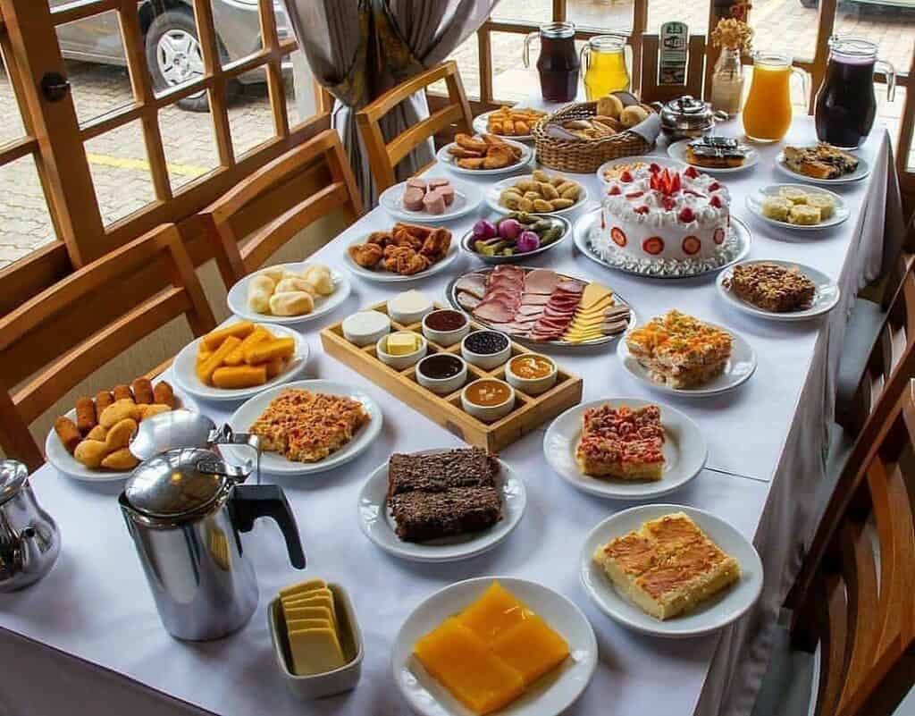 Café colonial em Gramado: melhores opções para comer bem
